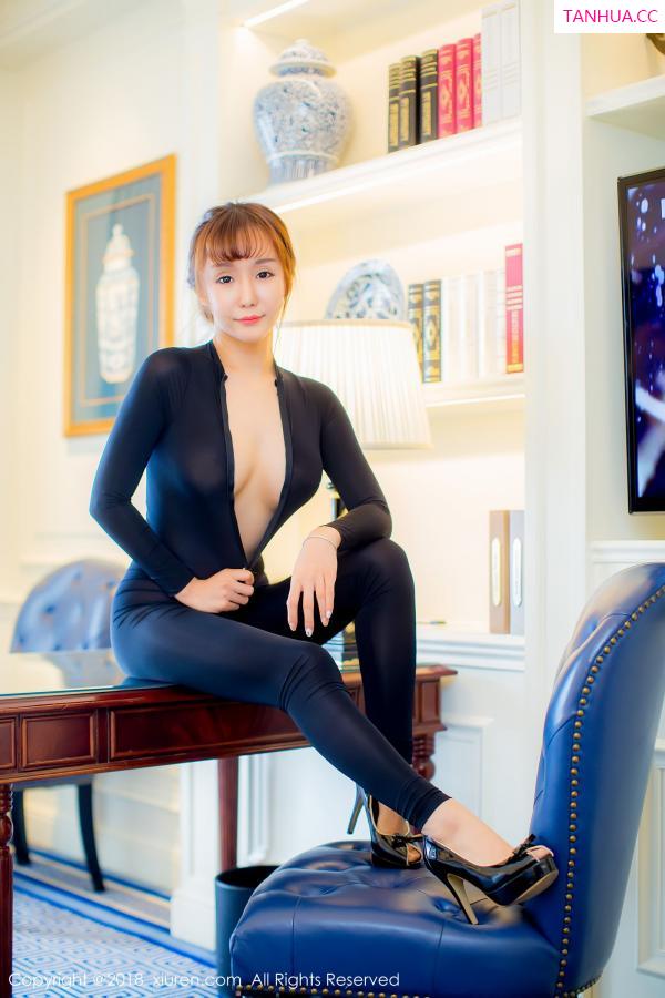 顾籼 籼米儿 伶俐小美女顾灿 黑色紧身内衣下第26张图片
